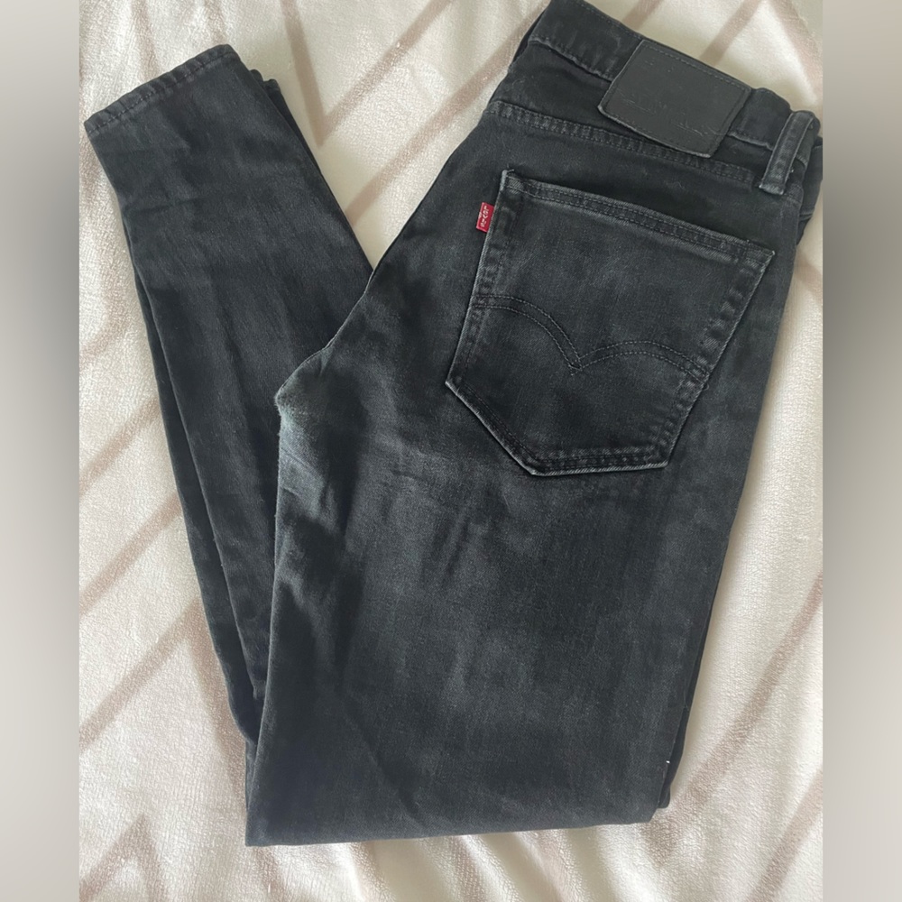 Loved, in Great Condition, Women’s Levi’s 512 Straight Cut Jeans in Black 30x30
